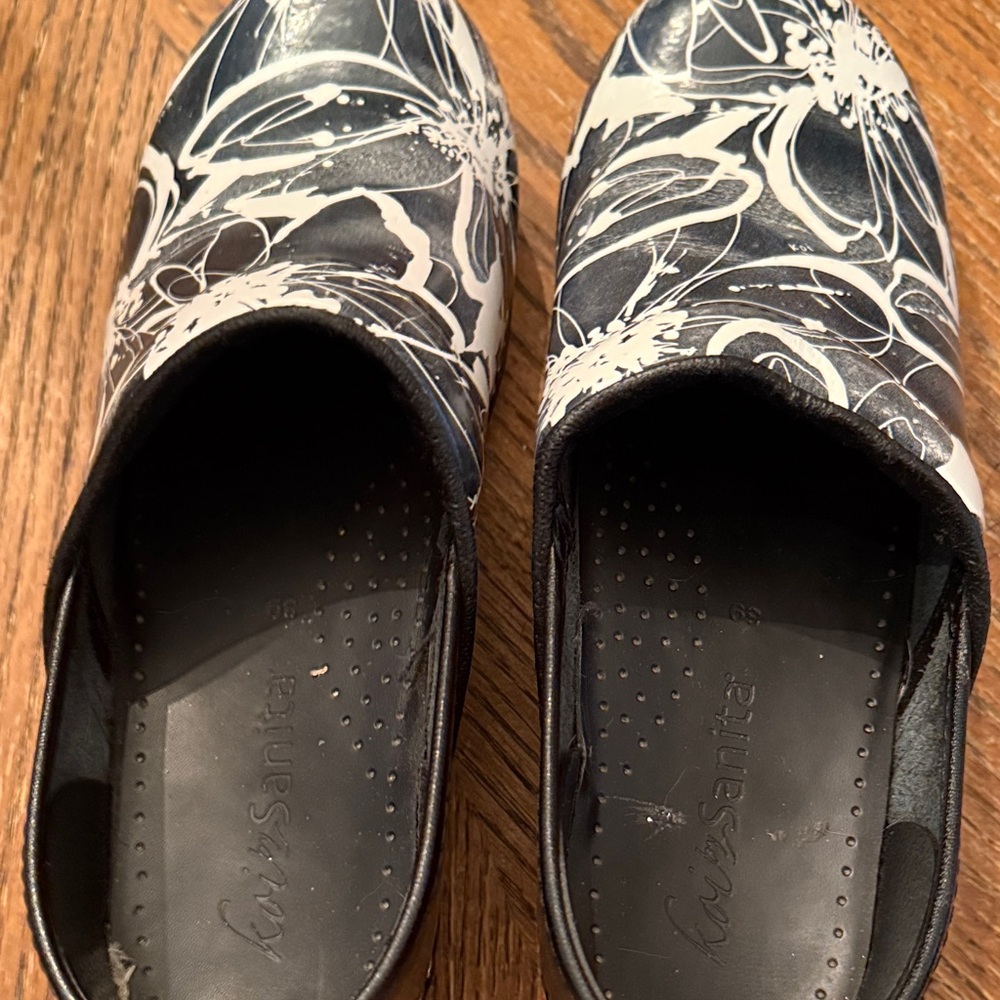 Sanita Women's Black and White Floral Clogs
